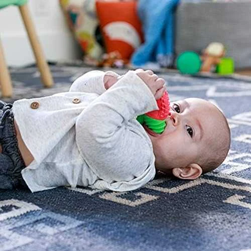 INFANTINO Vibruojantis kramtukas „Obuolys“