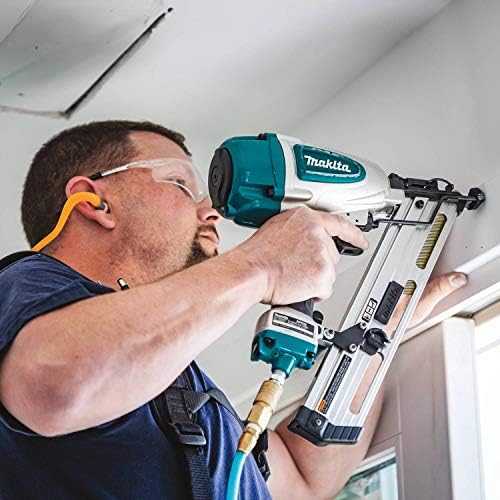 Pneumatinis vinių kalimo įrankis 32–64 mm vinims, Makita [AF635]