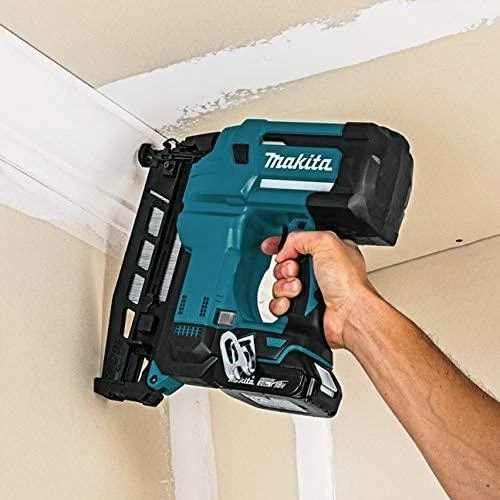MAKITA akumuliatorinė viniakalė DBN600Z 18V 25-64mm be akumuliatoriaus ir kroviklio
