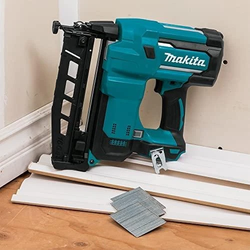 MAKITA akumuliatorinė viniakalė DBN600Z 18V 25-64mm be akumuliatoriaus ir kroviklio