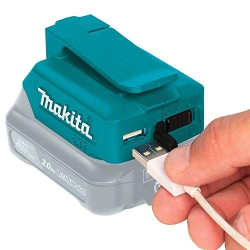 Makita USB adapteris ADP06 su prijungtu laidu