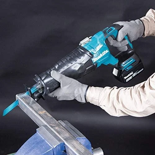 Makita DJR187RTE pjaunantis metalinį profilį