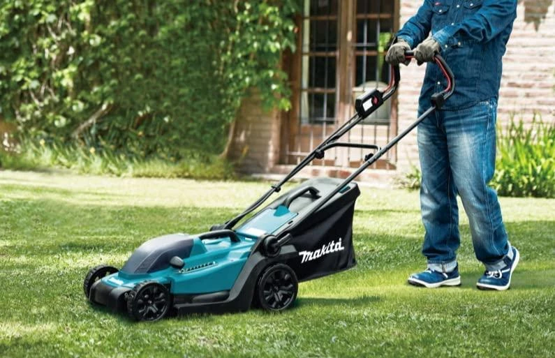 Makita vejapjovė DLM330Z, 33cm, 18V, be akumuliatoriaus ir kroviklio