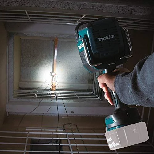 Makita Akumuliatorinis LED prožektorius DML812 14,4V / 18V LXT® • 1250 lm • komplektuojamas be akumuliatoriaus ir kroviklio.