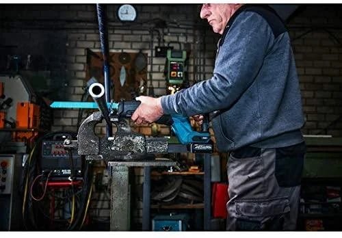 Makita JR001GM201 Reciprocating saw XGT, 32mm stroke; 3,54kg; greitas ašmenų keitimas; bešepetėlinis variklis, 2X4,0Ah, greitasis kroviklis ; įrankių dėklas