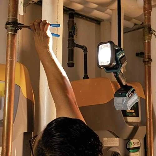 Makita ML007G Akumuliatorinis prožektorius XGT, 1250 lm, Be akumuliatorių ir kroviklio!