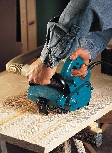 Makita 9741 satinavimo šlifavimo mašinėlė 860 W, 100 x 120 mm, 3500 min-1, 4,2 kg