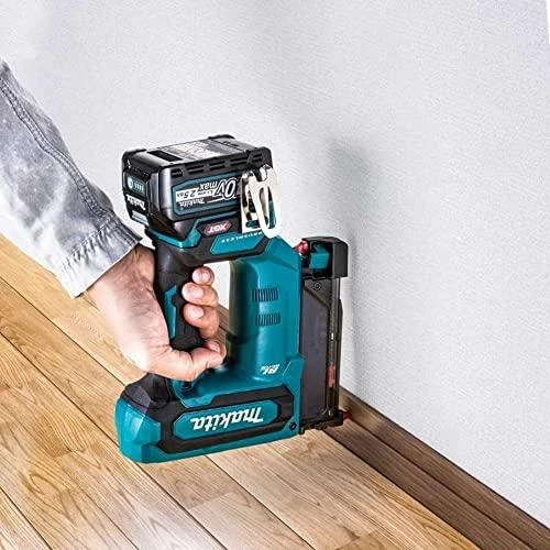 Makita PT001GZ Akumuliatorinis viniakalis XGT; 23GA; 15/18/25/30/35mm; XPT; Be akumuliatorių ir kroviklio!