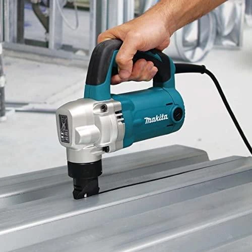 Makita JN3201J Žirklės skardai kirpti, 710 W, plienas 3,2 mm, nerūdijantis plienas 2,5 mm, MAKPACK