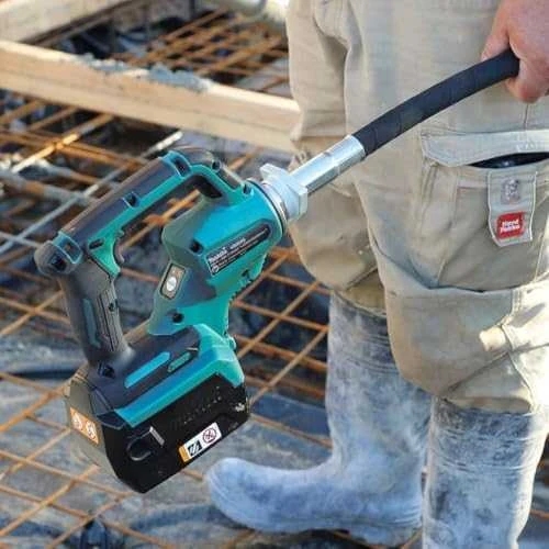 Makita VR004GZ Akumuliatorinis giluminis vibratorius, XGT 40V Max, 38mm x 1200mm, Be akumuliatorių ir kroviklio!