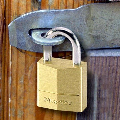 „Master Lock“ „MasterLock“ žalvarinė pakabinama spyna, 20 mm W/11 mm, 4 mm (120 EUR)