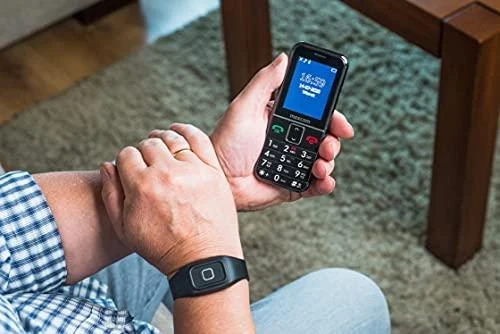 „Maxcom Comfort MM735“ su įkrovimo stotele + SOS apyranke juodos spalvos