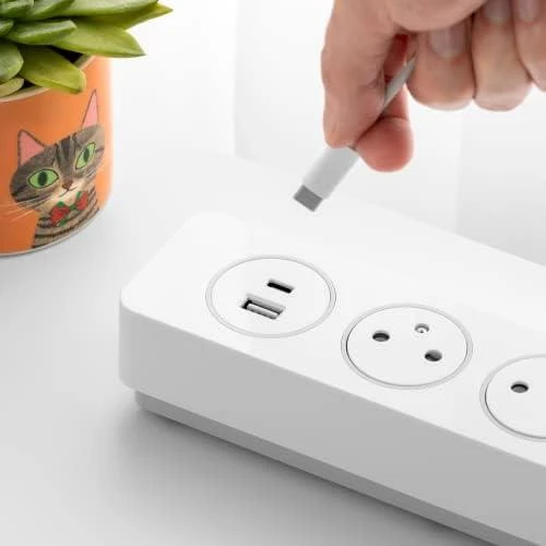 Orno Listwa Apsauginė juostelė nuo viršįtampių su 5 „EasyEject“ tipo 2P+Z lizdais, 1,5 m laidu (3x1,5 mm²), su apšviestu jungikliu ir 2 greitais USB A+C įkrovikliais