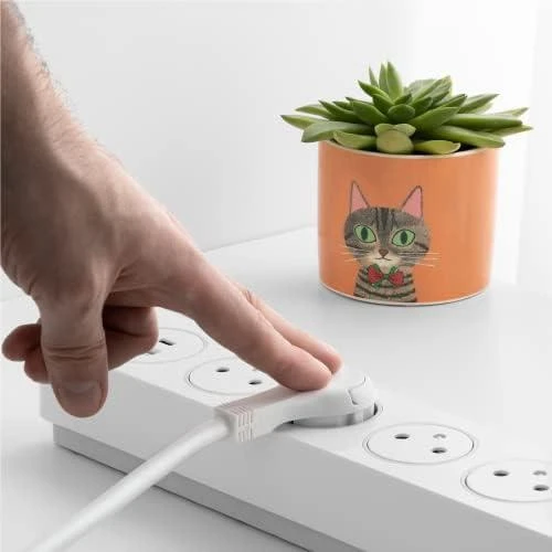 Orno Listwa Apsauginė juostelė nuo viršįtampių su 5 „EasyEject“ tipo 2P+Z lizdais, 1,5 m laidu (3x1,5 mm²), su apšviestu jungikliu ir 2 greitais USB A+C įkrovikliais