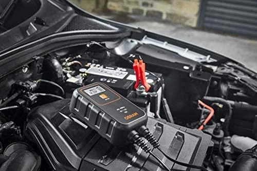 OSRAM 904 akumuliatoriaus įkroviklis prijungtas prie automobilio