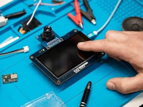 Giga Ekranas Shield – 3.97 colių jutiklinio ekrano perdanga – Arduino ASX00039