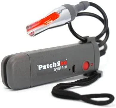 Patchsee apšvietimo įrankis PRO-Patchlight, švytintis raudonai