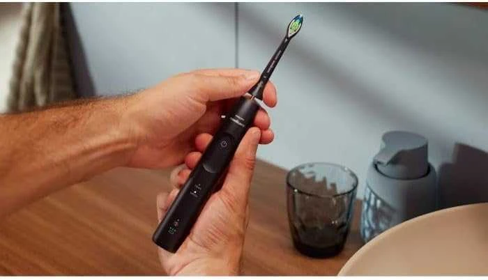 Elektrinis dantų šepetėlis „Philips Sonicare“ serija 5500 HX7111/01, Juodas