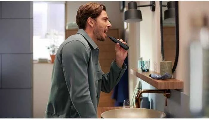 Elektrinis dantų šepetėlis „Philips Sonicare“ serija 5500 HX7111/01, Juodas