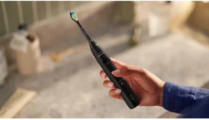 Elektrinis dantų šepetėlis „Philips Sonicare“ serija 5500 HX7111/01, Juodas
