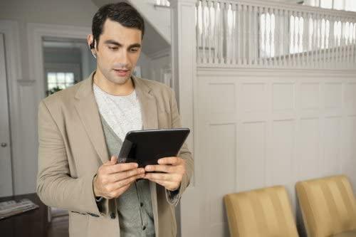 Universali BT ausinė Voyager Legend Plantronics Juoda