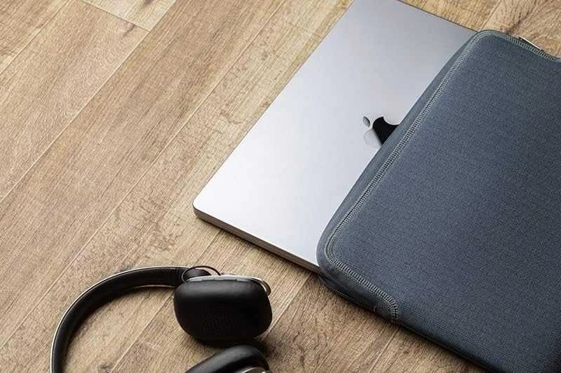Moshi Pluma macbook Pro 14" (2021) denim mėlynas