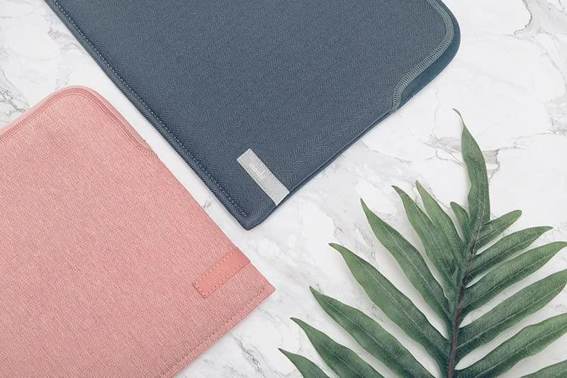 Moshi Pluma 14 colių nešiojamojo kompiuterio dėklas, skirtas MacBook Pro – gvazdikų rožinė