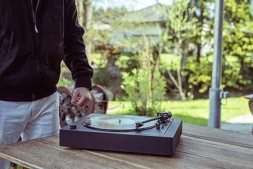Pro-Ject A2 - Trijų greičių, pilnai automatinis patefonas su „Ortofon 2Mred“ galvute