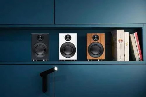Stiprintuvas „Pro-Ject Speaker Box 3 E Carbon“ – 2 juostų lentyninė garsiakalbių sistema – riešutmedis