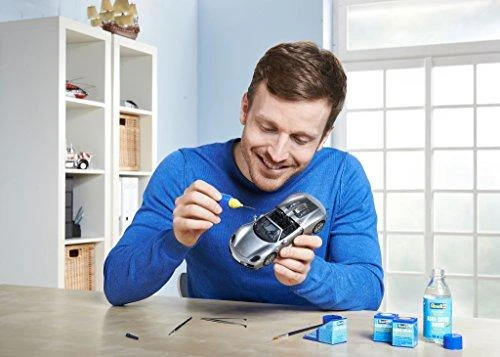 Revell Porsche 918 Spyder 1:24 plastikinis surinkimo rinkinys