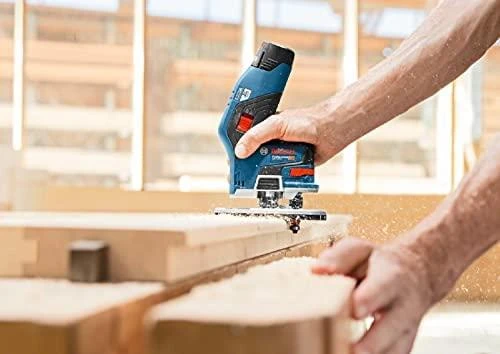 Bosch Akumuliatorinė rankinė freza GKF 12V-8, 2x3.0Ah, ACC