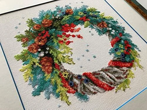 RIOLIS – Create It Yourself – Siuvinėjimo rinkinys „Vainikas su eglišakėm“ 1603 (30x30 cm)