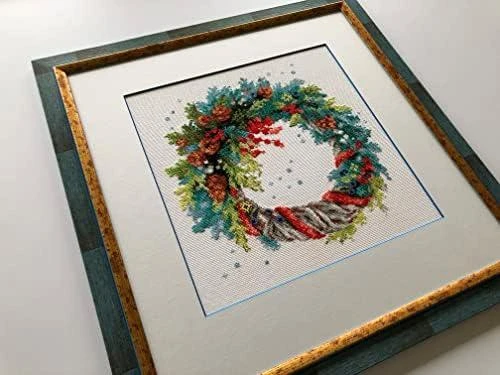RIOLIS – Create It Yourself – Siuvinėjimo rinkinys „Vainikas su eglišakėm“ 1603 (30x30 cm)