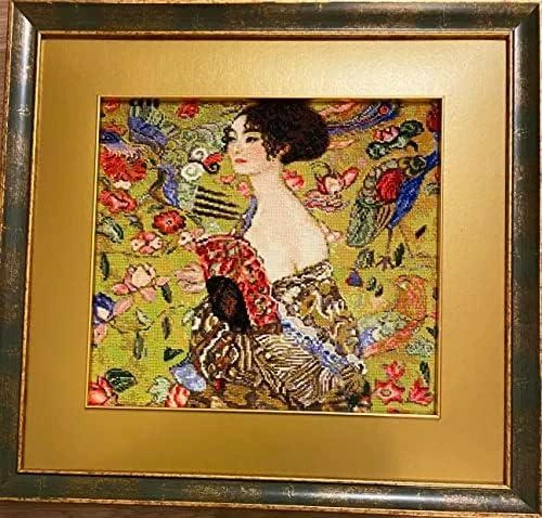 RIOLIS - Create It Yourself - Siuvinėjimo rinkinys „Panelė su veduokle“ 1226 (35x35 cm)