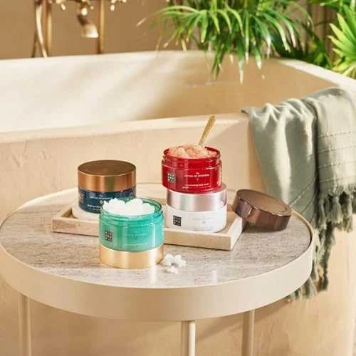 Rituals - he Ritual of Sakura Sugar Body Scrub cukraus kūno šveitiklis, 250 g