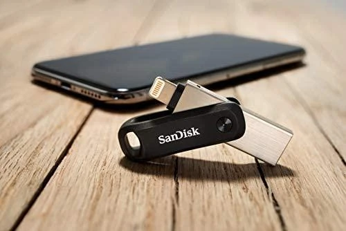 „SanDisk iXpand Flash Drive Go“ 64 GB – USB3.0 + „Lightning“ – skirti „iPhone“ ir „iPad“, EAN: 619659169381
