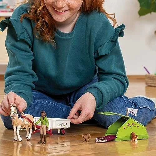 SCHLEICH „Arklių klubas“ Saros stovyklavimo rinkinys