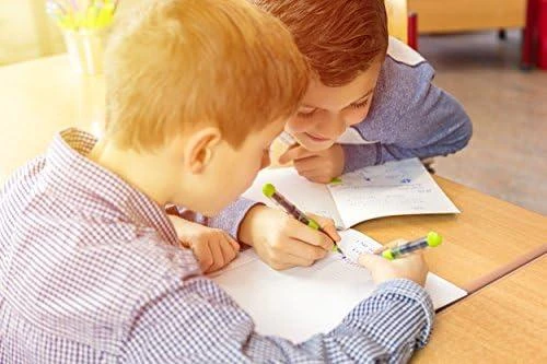 *Plunksnakotis Schneider Base Kid L, kairiarankiams, rožinės spalvos korpusas