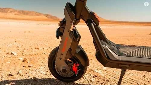 Segway | Superscooter GT3 Pro | Elektrinis paspirtukas | Maks. 2 x 3500 W | Iki 80 km/h | 11" | Juodas ir auksas
