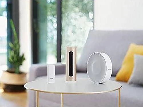 Legrand Netatmo namų saugos rinkinys ant stalo
