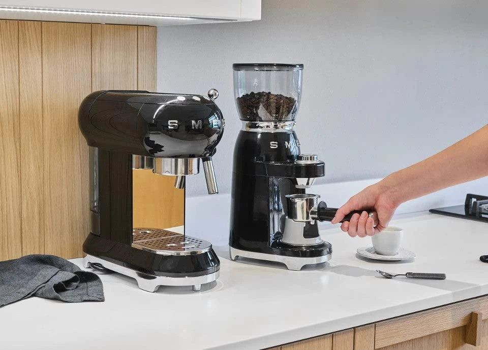 Kavamalė Smeg CGF01WHEU balta