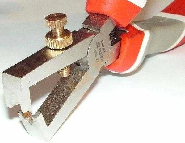 YATO Laidų nužievinimo replės 160mm 2031