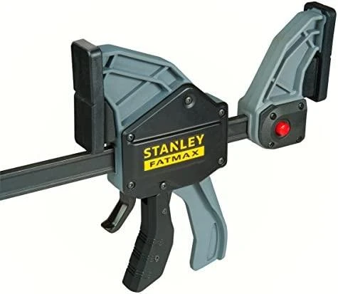 Stanley Tools FatMax XL paleidimo gnybtas 300 mm, STA083239 Stanley Tools FatMax XL trigerinis gnybtas turi tvirtą, termiškai apdorotą plieninį I sijos strypą, kuris užtikrina ilgalaikį tvirtumą ir patvarumą. Įrengtos nuimamos, minkštos žandikaulio plokštės su grioveliais, kad pagerintų sukibimą, ir įduba strypui ir apvalioms medžiagoms. Žandikaulis gali būti lengvai apverčiamas, kad taptų barstytuvu, nereikalaujant papildomų įrankių.