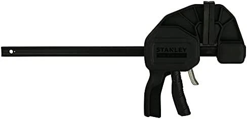 Stanley Tools FatMax XL paleidimo gnybtas 300 mm, STA083239 Stanley Tools FatMax XL trigerinis gnybtas turi tvirtą, termiškai apdorotą plieninį I sijos strypą, kuris užtikrina ilgalaikį tvirtumą ir patvarumą. Įrengtos nuimamos, minkštos žandikaulio plokštės su grioveliais, kad pagerintų sukibimą, ir įduba strypui ir apvalioms medžiagoms. Žandikaulis gali būti lengvai apverčiamas, kad taptų barstytuvu, nereikalaujant papildomų įrankių.