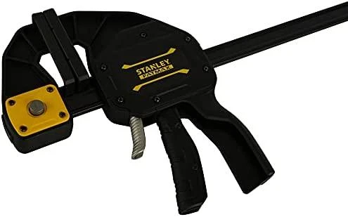 Stanley Tools FatMax XL paleidimo gnybtas 300 mm, STA083239 Stanley Tools FatMax XL trigerinis gnybtas turi tvirtą, termiškai apdorotą plieninį I sijos strypą, kuris užtikrina ilgalaikį tvirtumą ir patvarumą. Įrengtos nuimamos, minkštos žandikaulio plokštės su grioveliais, kad pagerintų sukibimą, ir įduba strypui ir apvalioms medžiagoms. Žandikaulis gali būti lengvai apverčiamas, kad taptų barstytuvu, nereikalaujant papildomų įrankių.