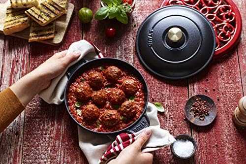 STAUB Apvalus ketaus kepimo indas su dangteliu 20 cm, juoda