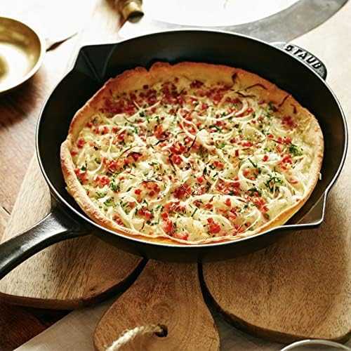 Ketaus keptuvė su metaline rankena STAUB 40510-617-0, 26 cm, juoda