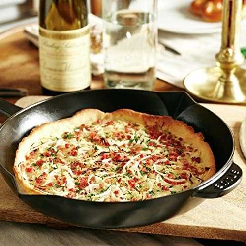 Ketaus keptuvė su metaline rankena STAUB 40510-617-0, 26 cm, juoda