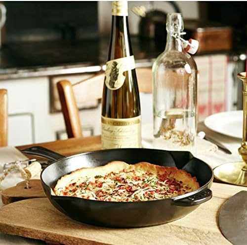 Ketaus keptuvė su metaline rankena STAUB 40510-617-0, 26 cm, juoda