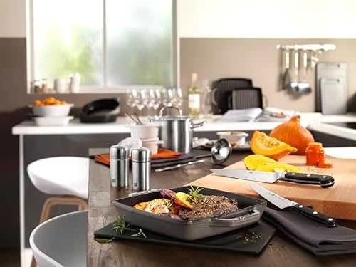 Staub grilio keptuvė indukcinė kvadratinė 28 cm grafito pilka